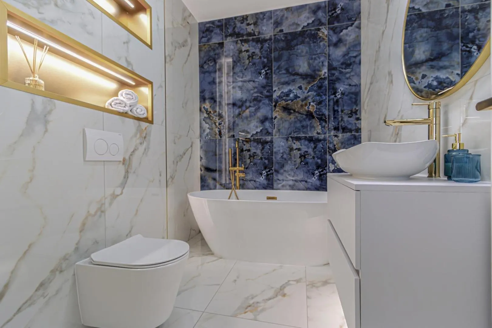 Apartment Dioro Luxury Residence Budapest- Steps From The Danube ,Free Parking