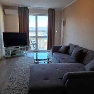  Apartment Flat At The Edge Of The Center + Parking